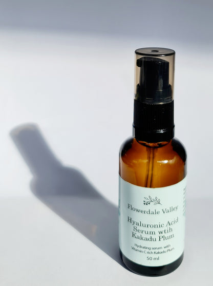 Hyaluronic acid serum with Kakadu Plum